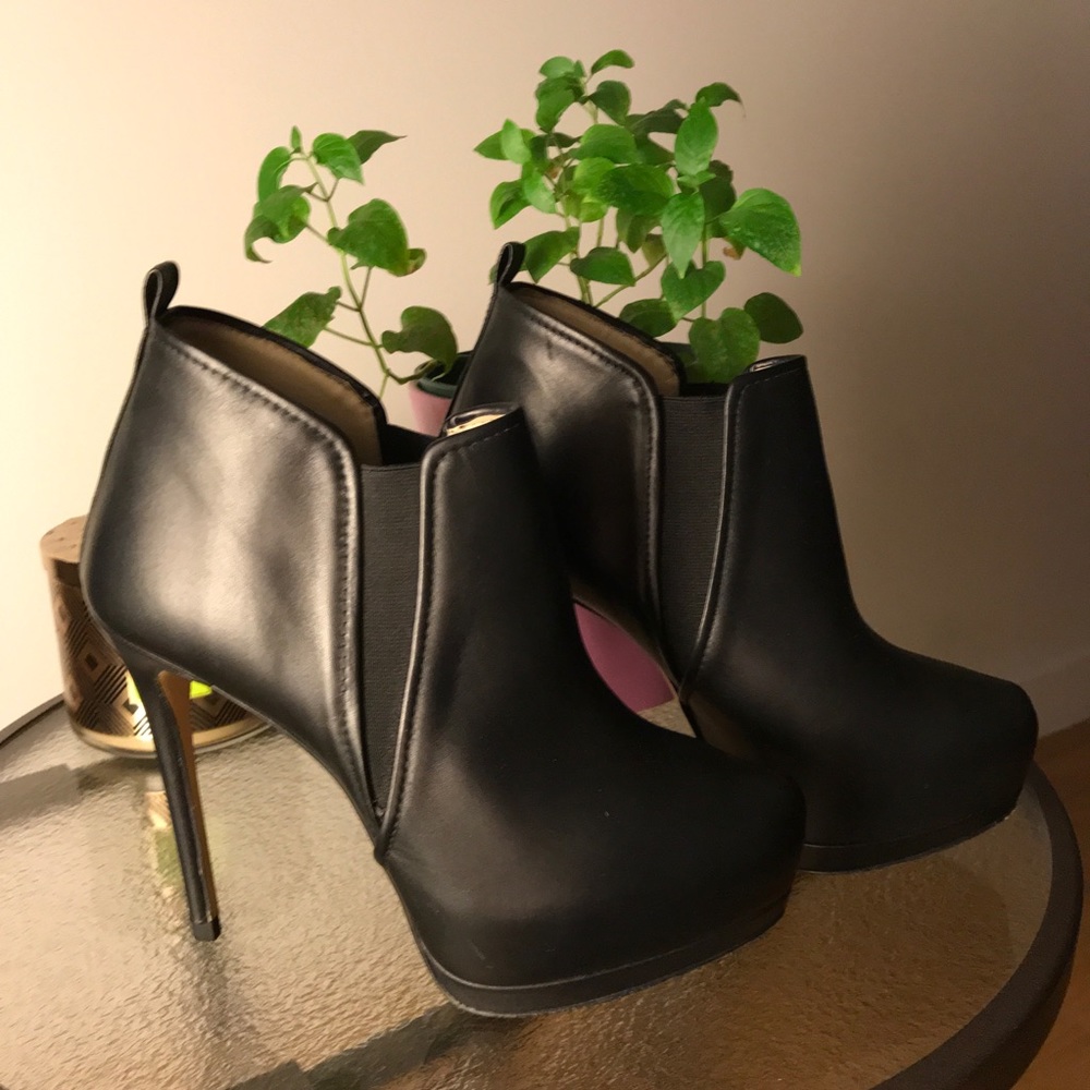 Outrageous sexy heels/ booties - size 7 Zara